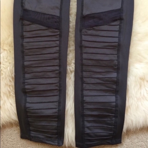 Electric Yoga Charcoal Motorcycle Yoga Leggings - Picture 6 of 6